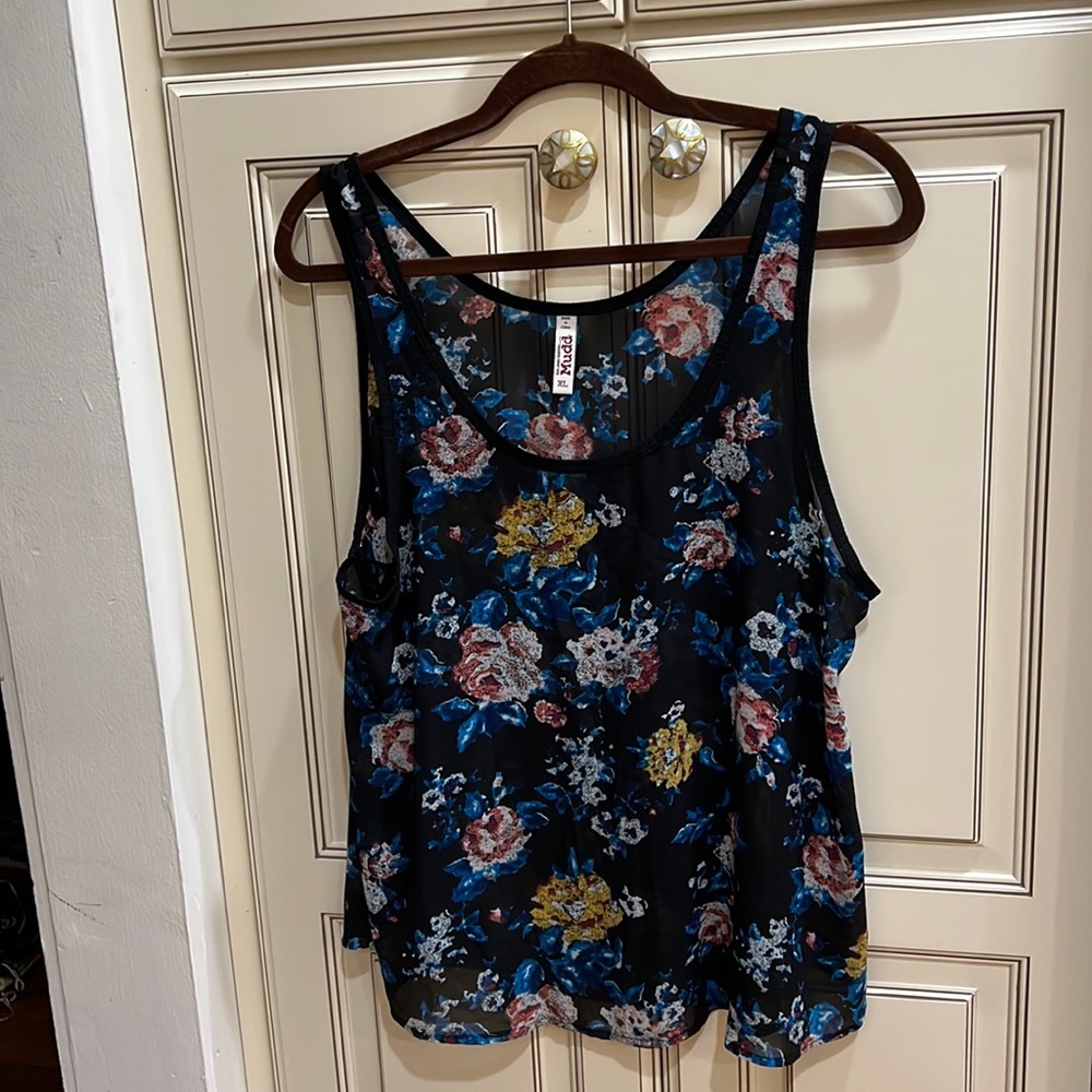 Beautiful lightweight shirt for n great condition by Mudd